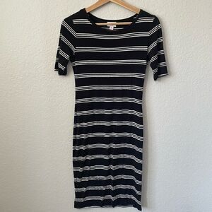 🔵Lularoe Woman’s xs black and white dress